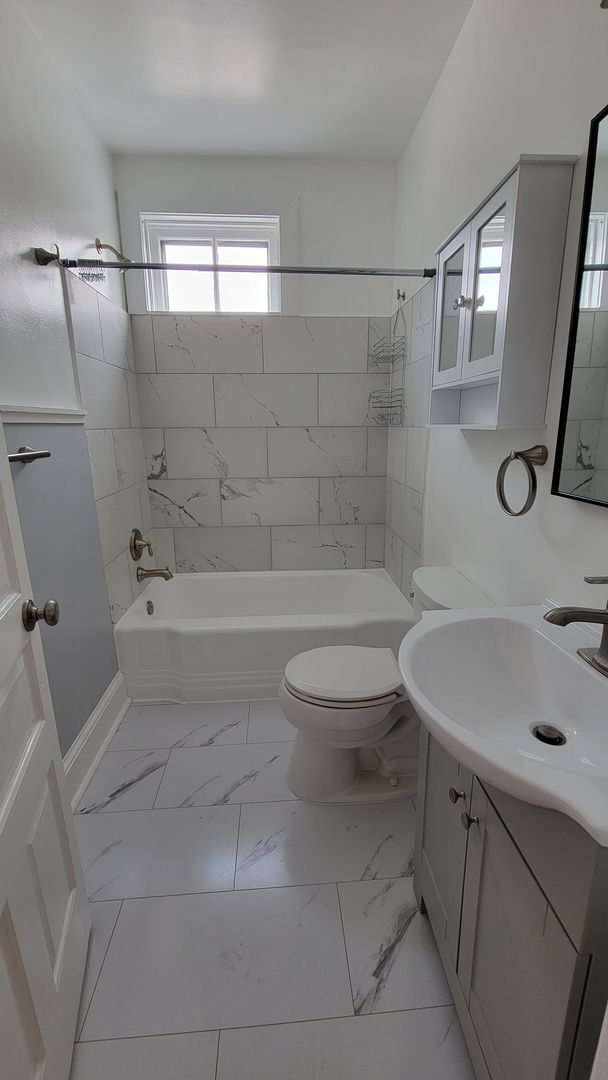 Building Photo - Beautiful Downtown Apartment for Rent!