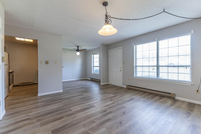 Building Photo - 1600 W Amos Dr
