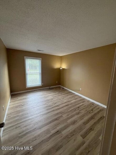 Building Photo - 100 Twin Wood Dr