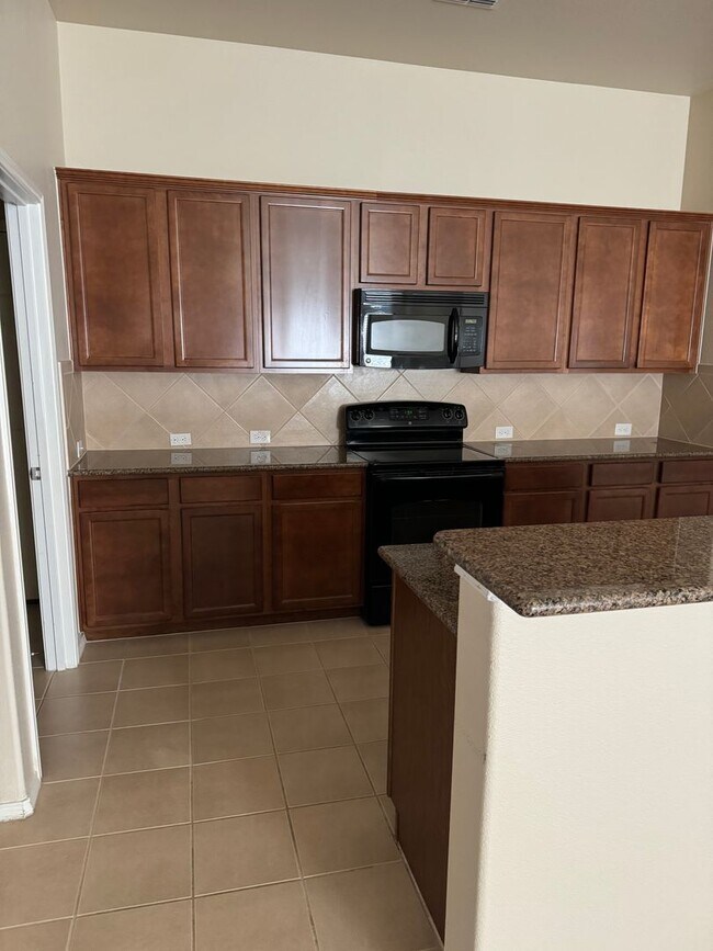 Building Photo - Great home in Burleson