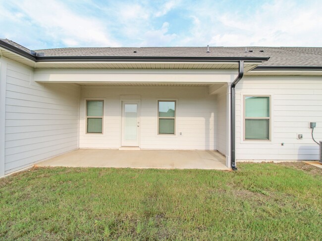 Building Photo - NEW Townhome in excellent location! MOVE I...