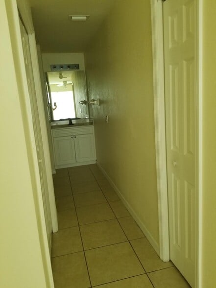 Building Photo - 4616-4618 24th St Sw