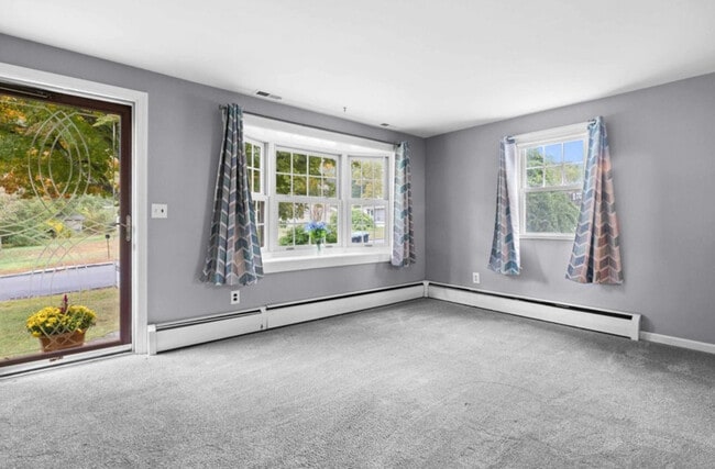 Building Photo - 22 Henry St