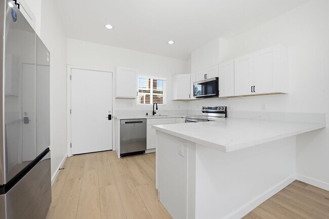 Building Photo - 6916 Eberhart St