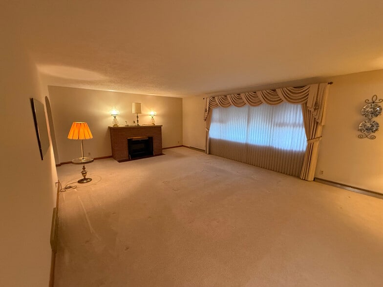 Building Photo - 2419 W Anna St