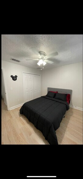 Building Photo - 413 Woodlark Dr