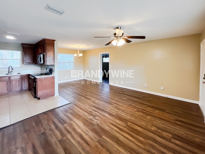 Building Photo - 6011 Meadow Ln