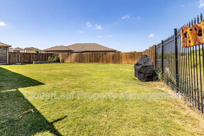 Building Photo - 804 Shrike Ln