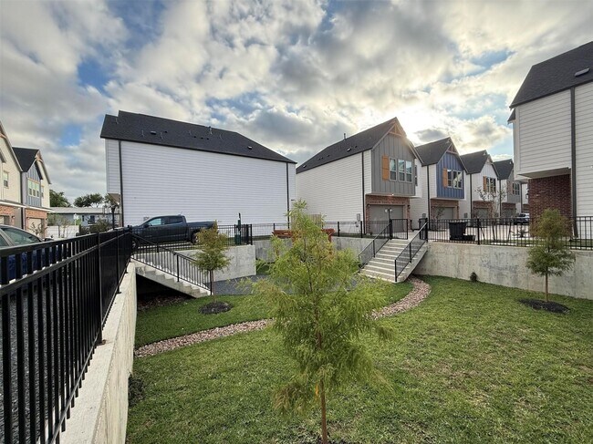 Building Photo - 8430 Vogue Ln