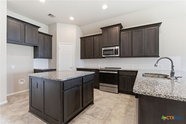 Building Photo - 2940 Coral Way