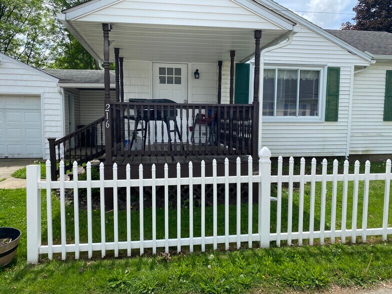 Front view - 216 Dort Ln NW