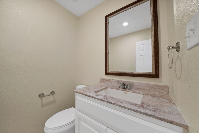 Building Photo - 2303 Park Hill Dr