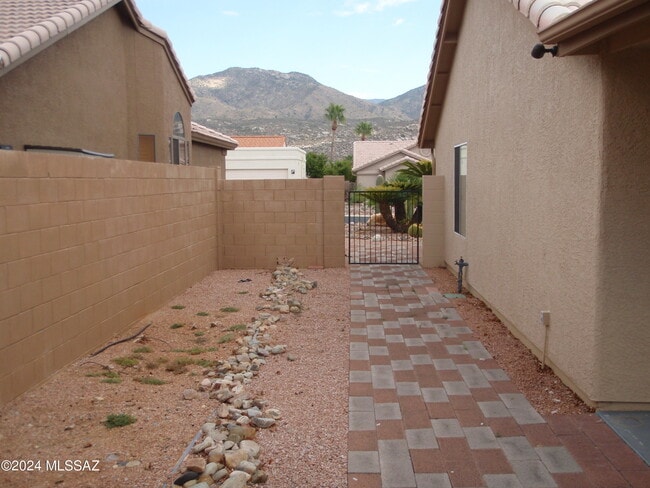 Building Photo - 38040 S Elbow Bend Dr