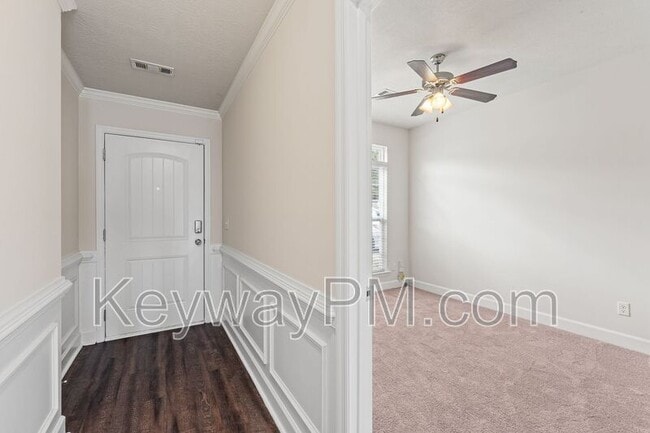 Building Photo - 801 Trailside Ct