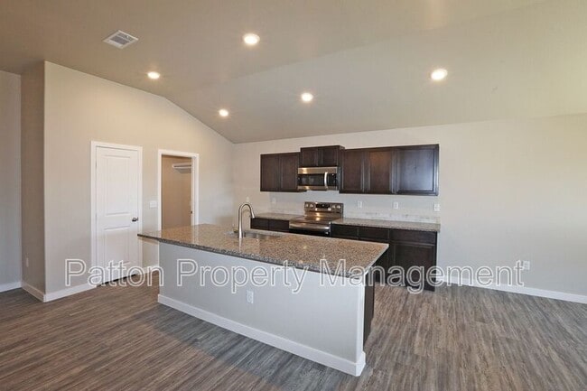 Building Photo - 1539 Lullwater Rd
