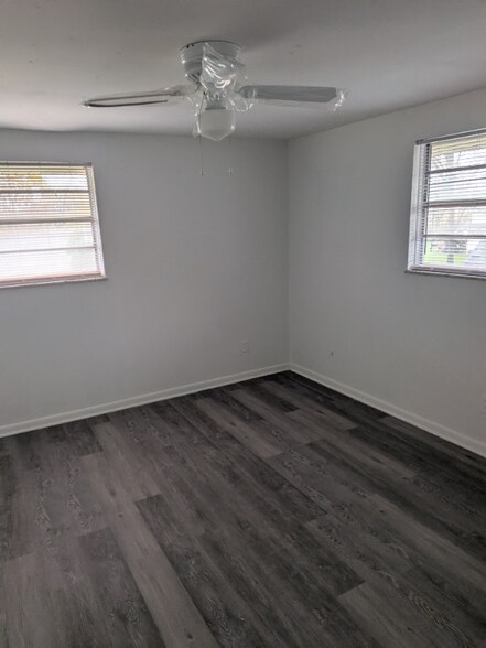 Building Photo - 2347-2349-2349 Linden Ave