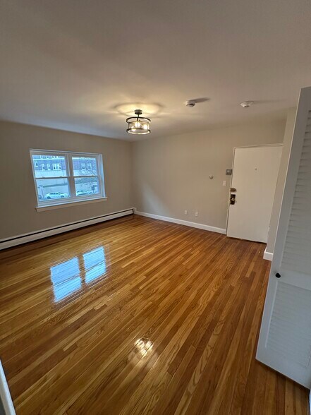 Building Photo - 65 Chiswick Rd