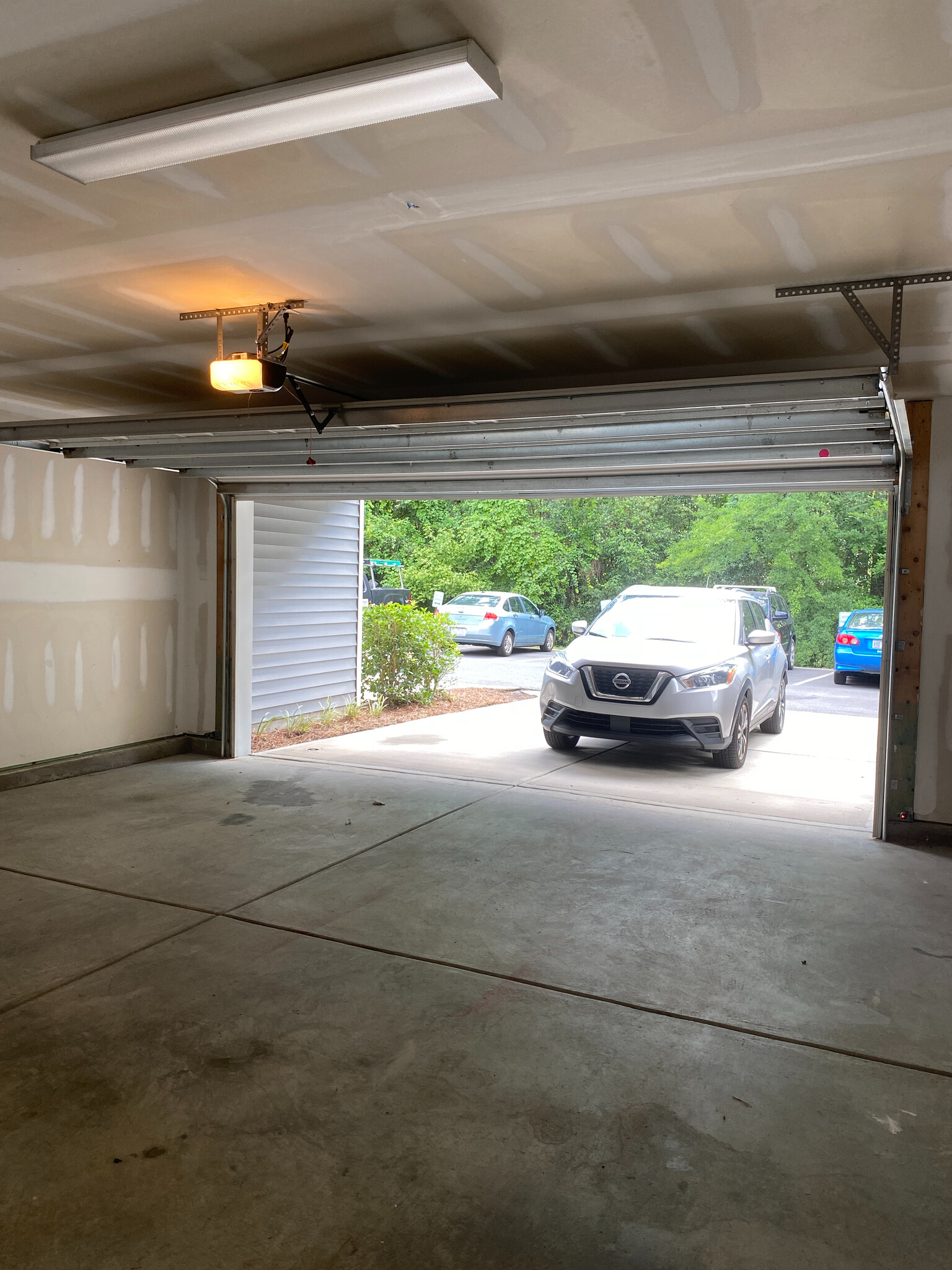 Building Photo - Room in Townhome on Sharonbrook Dr