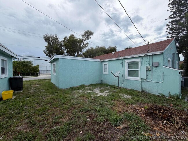 Building Photo - 442 Winters St