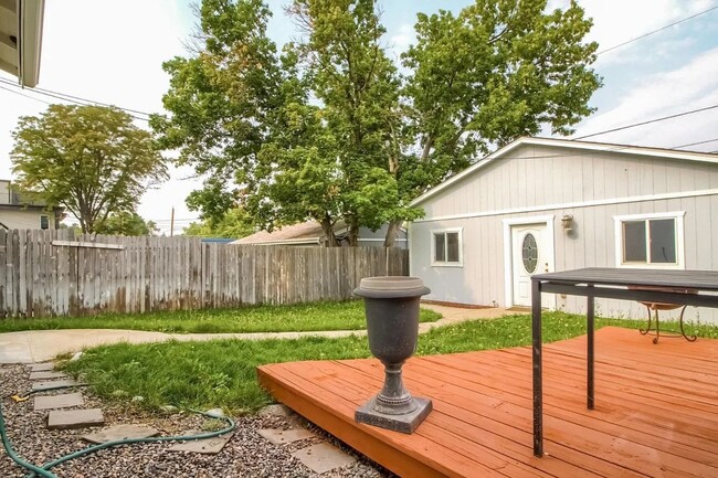 Building Photo - Charming 3-Bedroom Bungalow with Oversized...