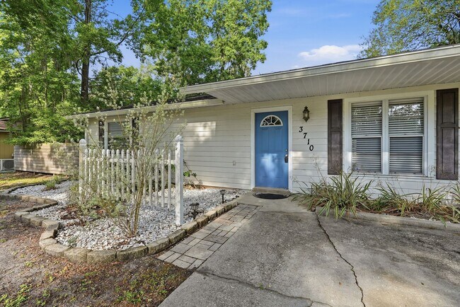 Building Photo - Quiet neighborhood, Centrally located, 3 bedroom 2 bath home in NW
