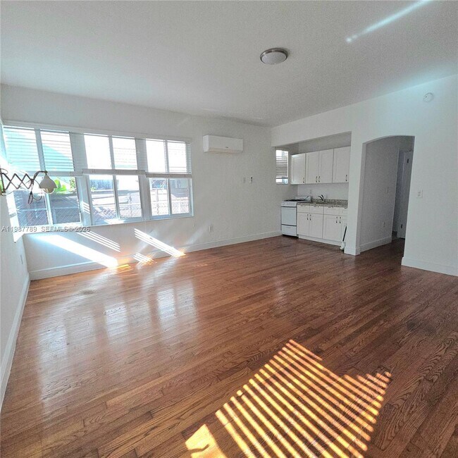 Building Photo - 7936 Harding Ave