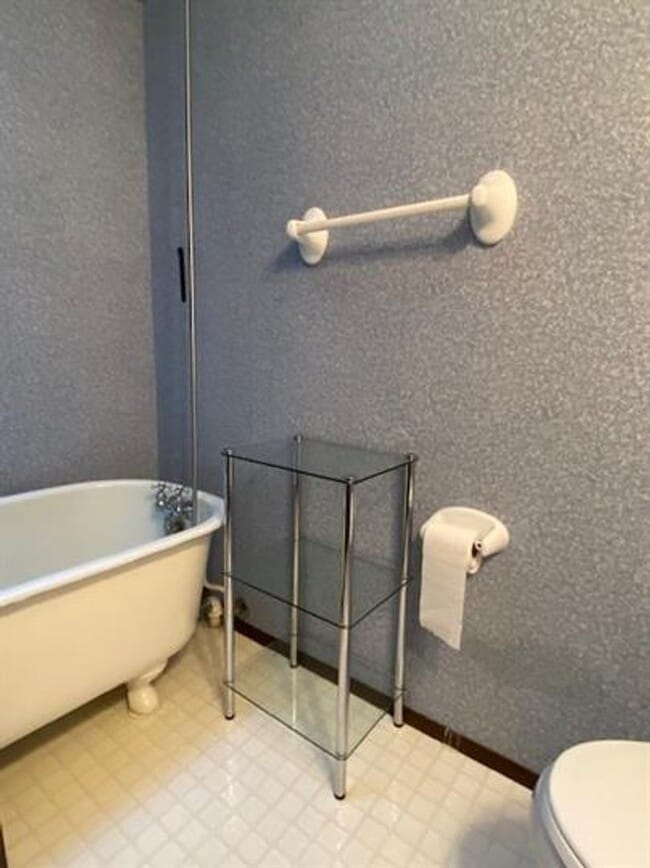 Building Photo - 823 SW Castilian Dr