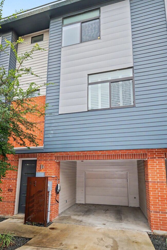 Building Photo - 1606 N Hackberry St