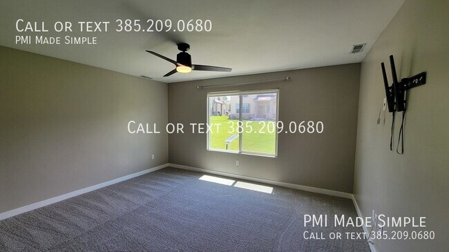 Building Photo - Modern Townhome | LVP | Office/Entertainment