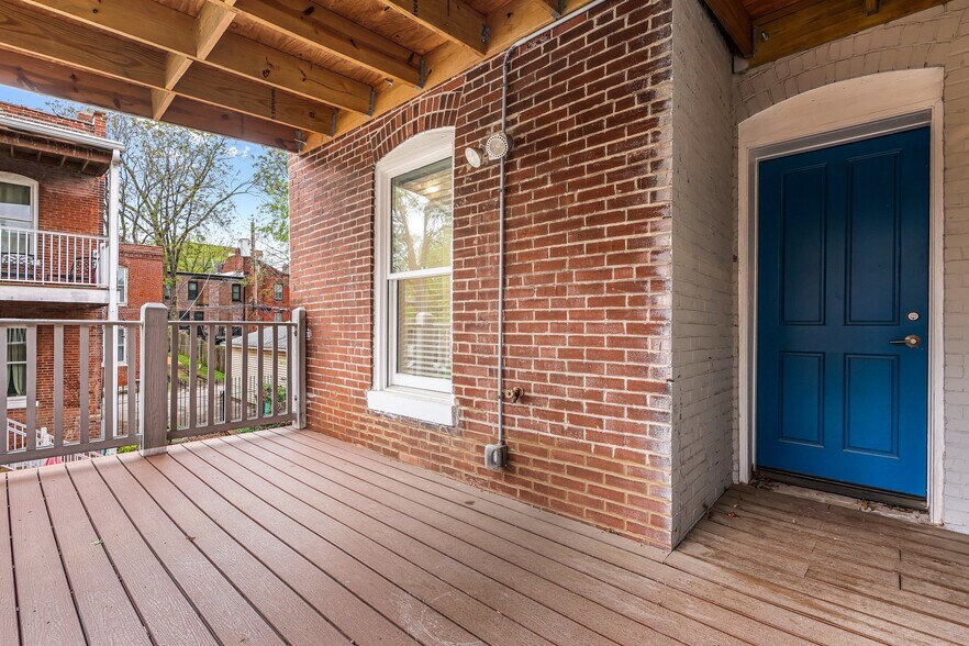 Building Photo - 2111 Menard St