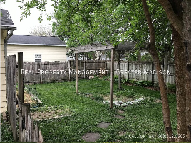 Building Photo - Updated 3 bedroom plus Den house near East...