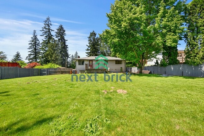 Building Photo - 4 Bed and 2 Bath Remodeled Single-family House Available!