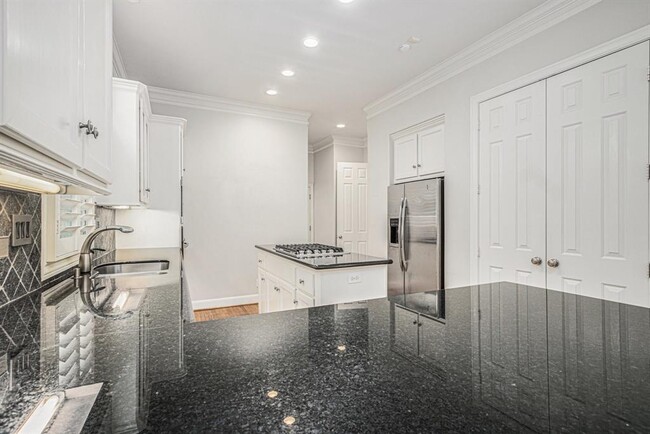 Building Photo - 4655 Spruce St
