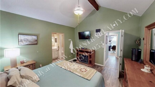 Building Photo - Beautiful Updated 3 Bed 3 Bath Home in Ove...