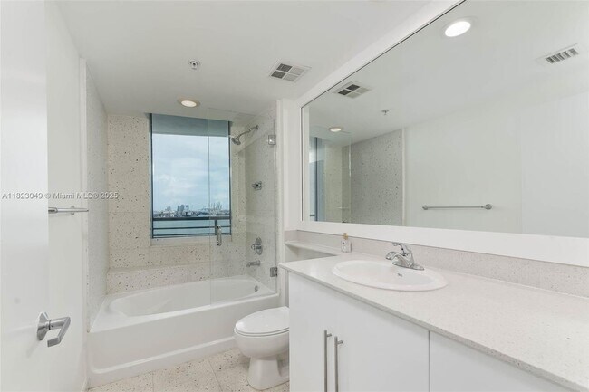 Building Photo - 325 Biscayne Blvd