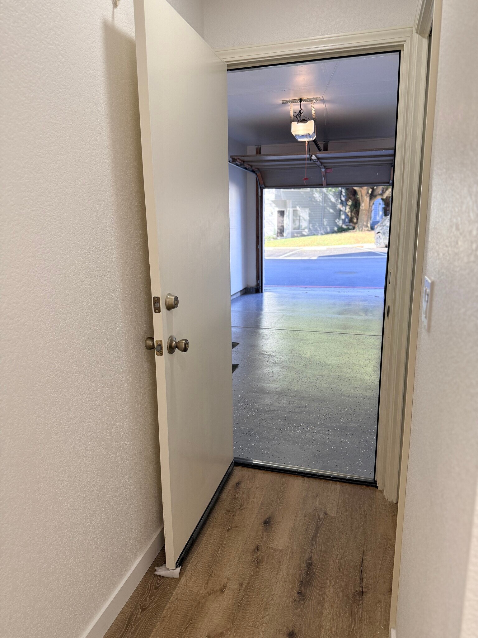 Building Photo - 1701 Parkview Green Cir