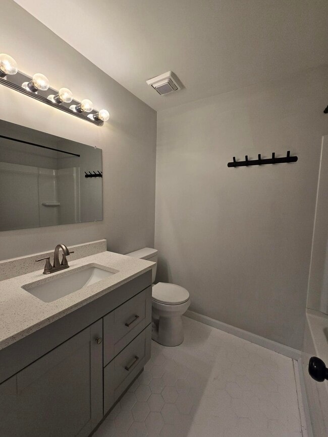 Building Photo - 620 Rainbow Dr