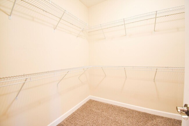 Building Photo - 4 Bedroom 3 Bathroom No Pets
