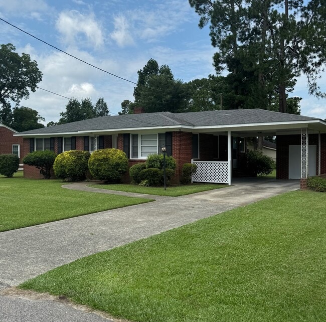 Building Photo - 207 Hooks Ave