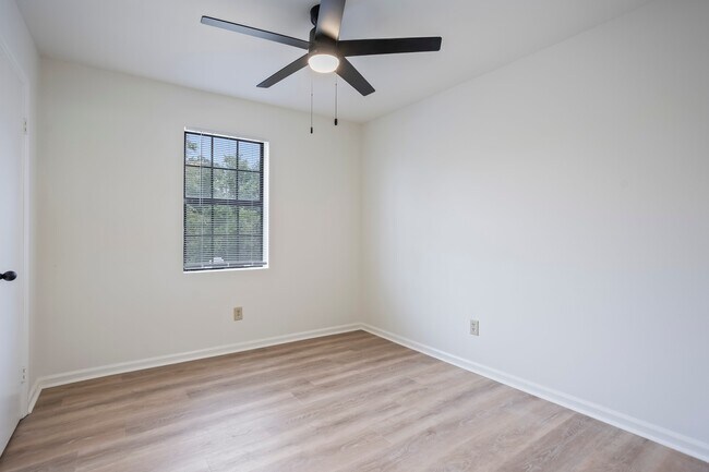 Building Photo - 3709 Kingsgate Dr