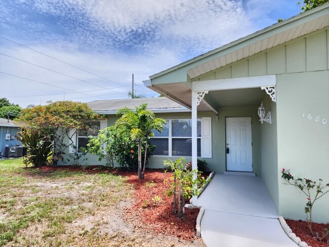 Building Photo - 1680 SE Minorca Ave