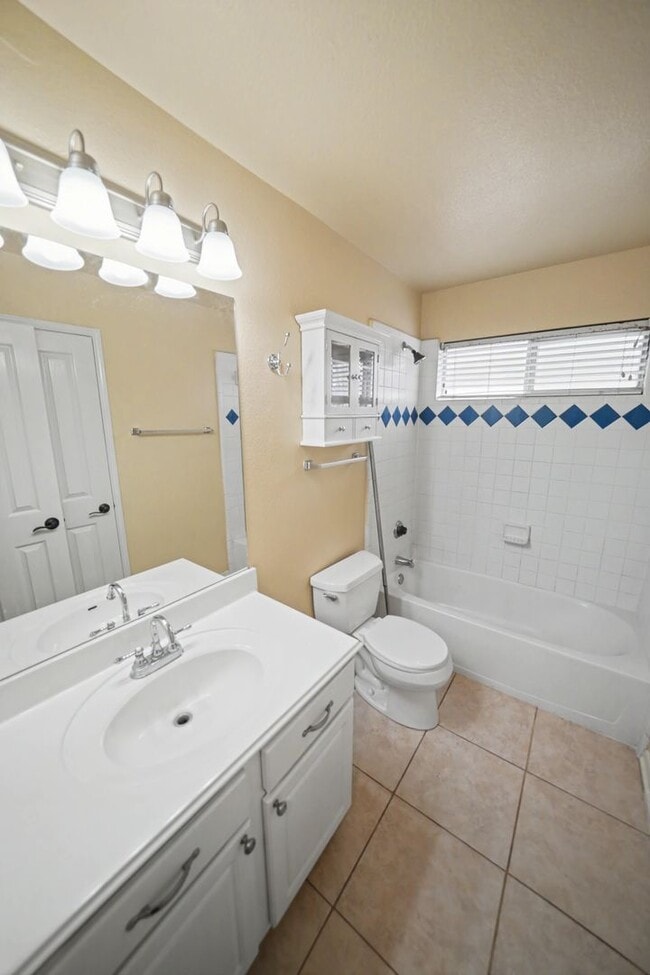 Building Photo - Beautiful 5-Bedroom Home in Schertz - Realtor Commission: $500