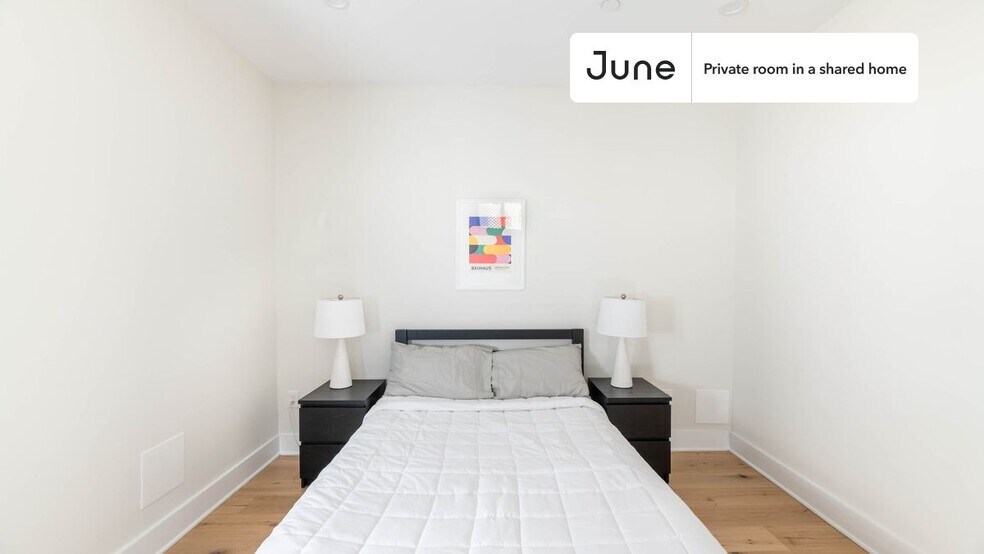 Building Photo - Room in Shared 3 bed/2.5 bath home