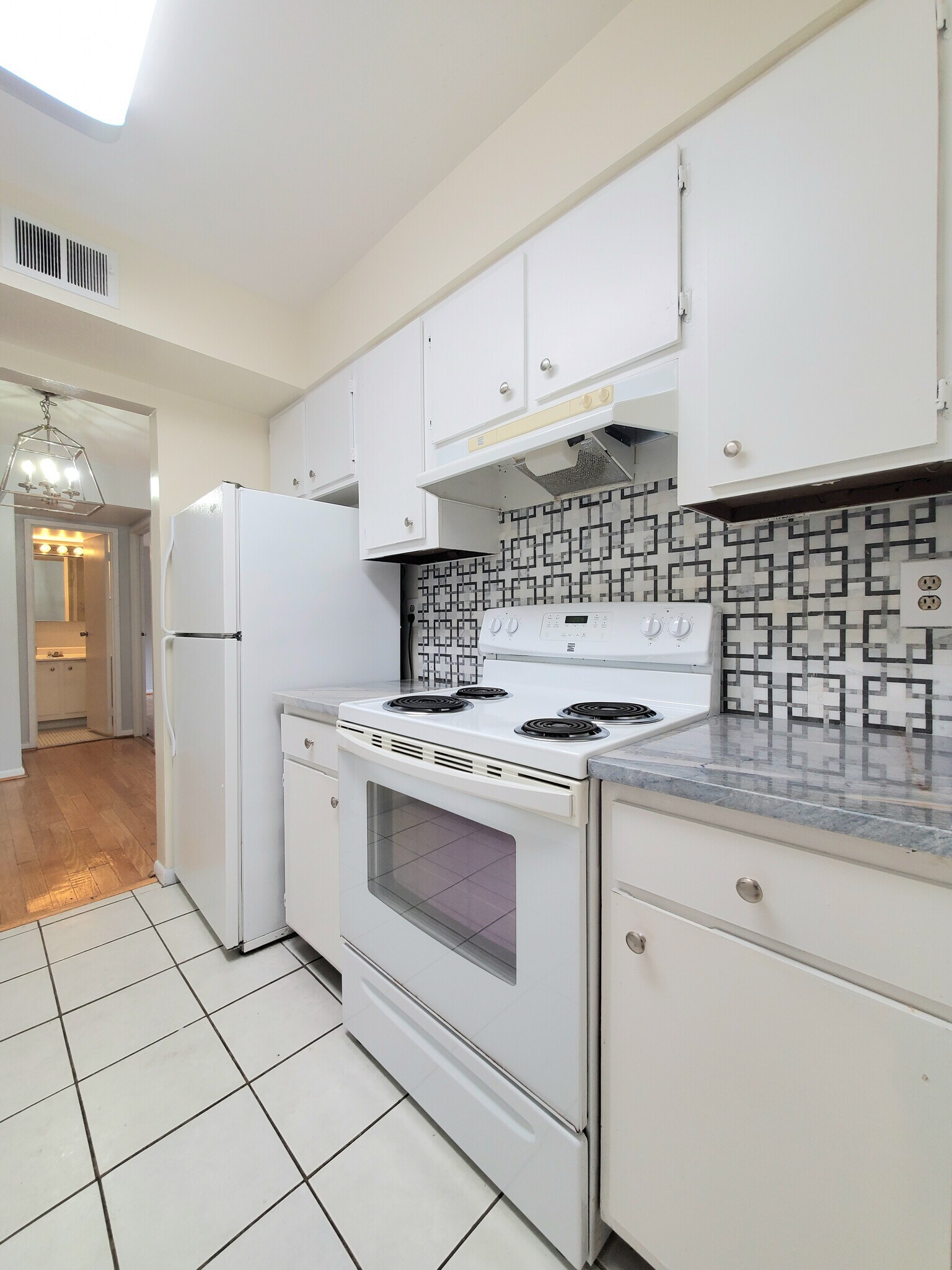 Building Photo - 6936 Hanover Pky