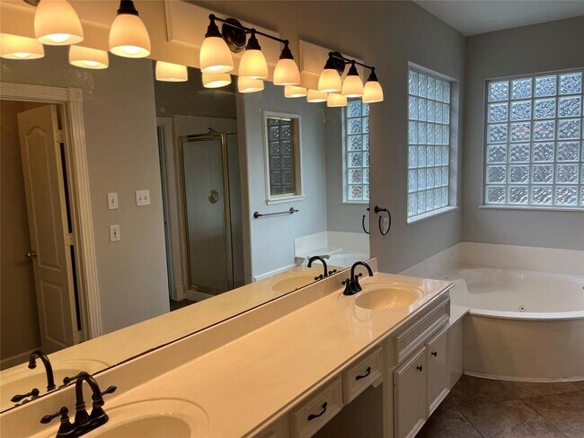 Building Photo - 6507 Stone Briar Dr
