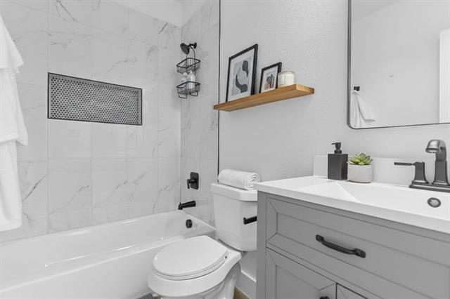 Building Photo - 2724 Swanson St