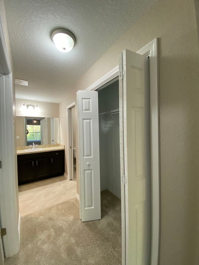 Building Photo - Custom Home - Desirable SW Dunnellon Neigh...