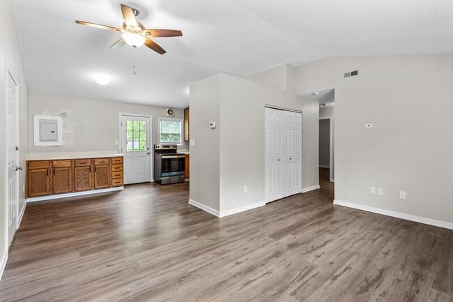 Building Photo - 1415 Plaza Pl