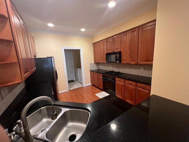 Building Photo - 1155 Enclave Square E