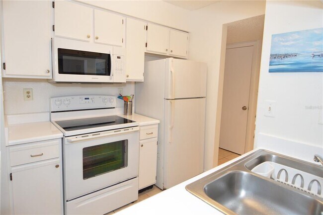 Building Photo - 8625 Mallard Reserve Dr